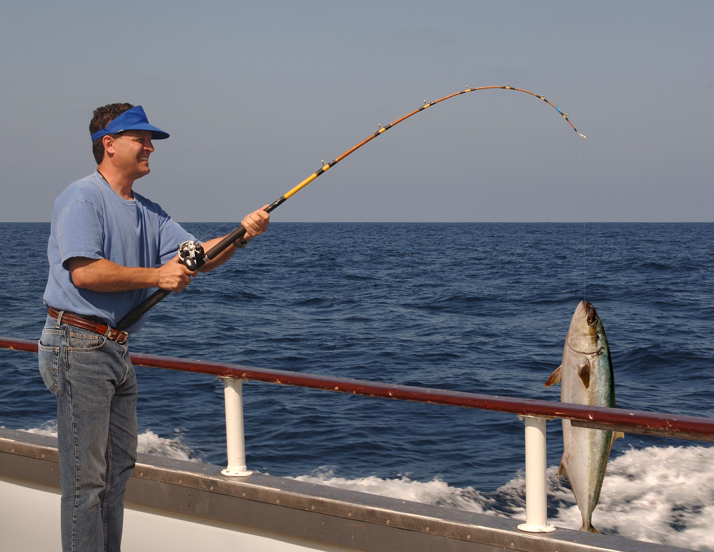 Why You Should Turn Your Oakley Vacation Into a Chartered Fishing Trip